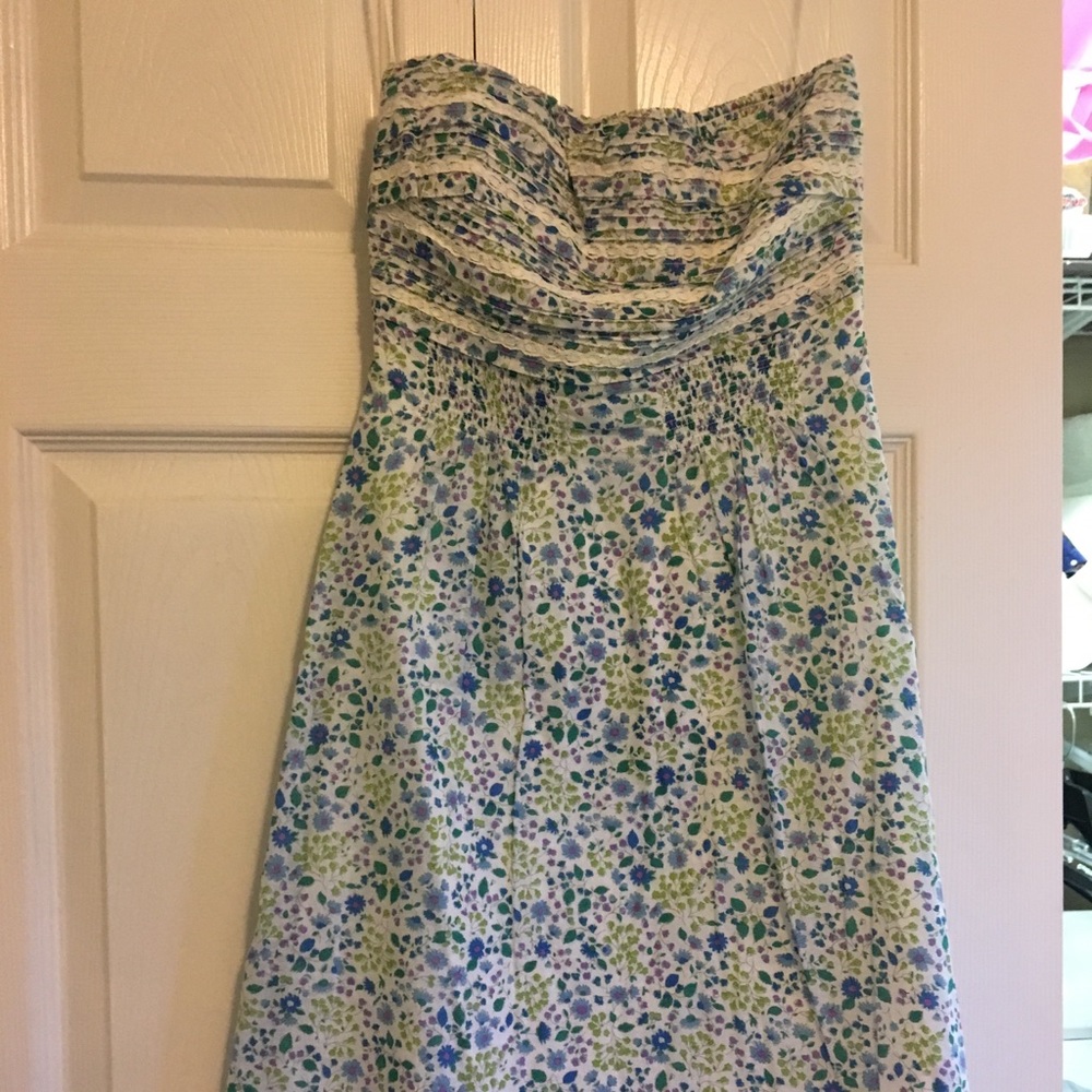 Women’s dress. Strapless